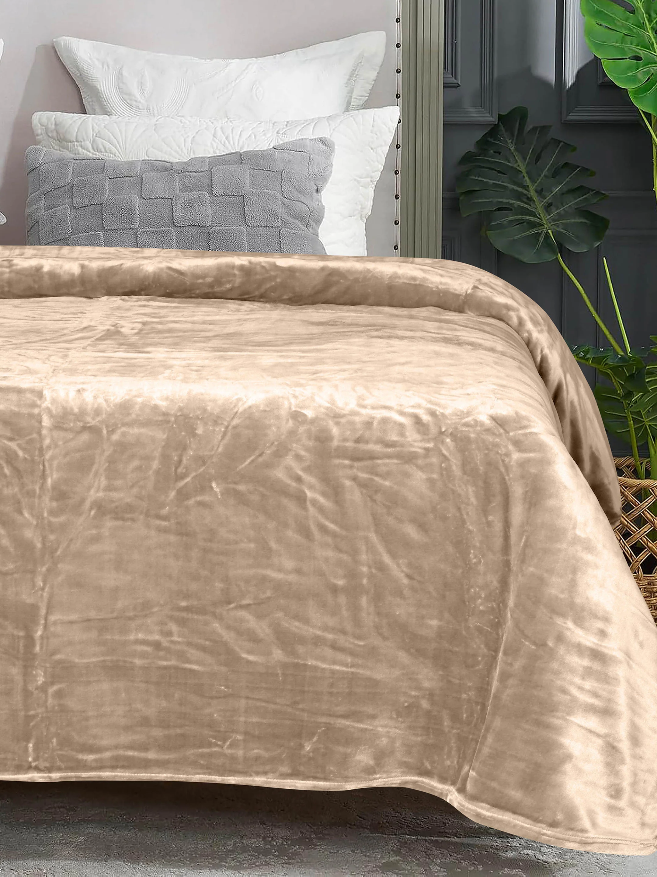 Cloudy All Season Light Weight Mink Blanket - Image 17