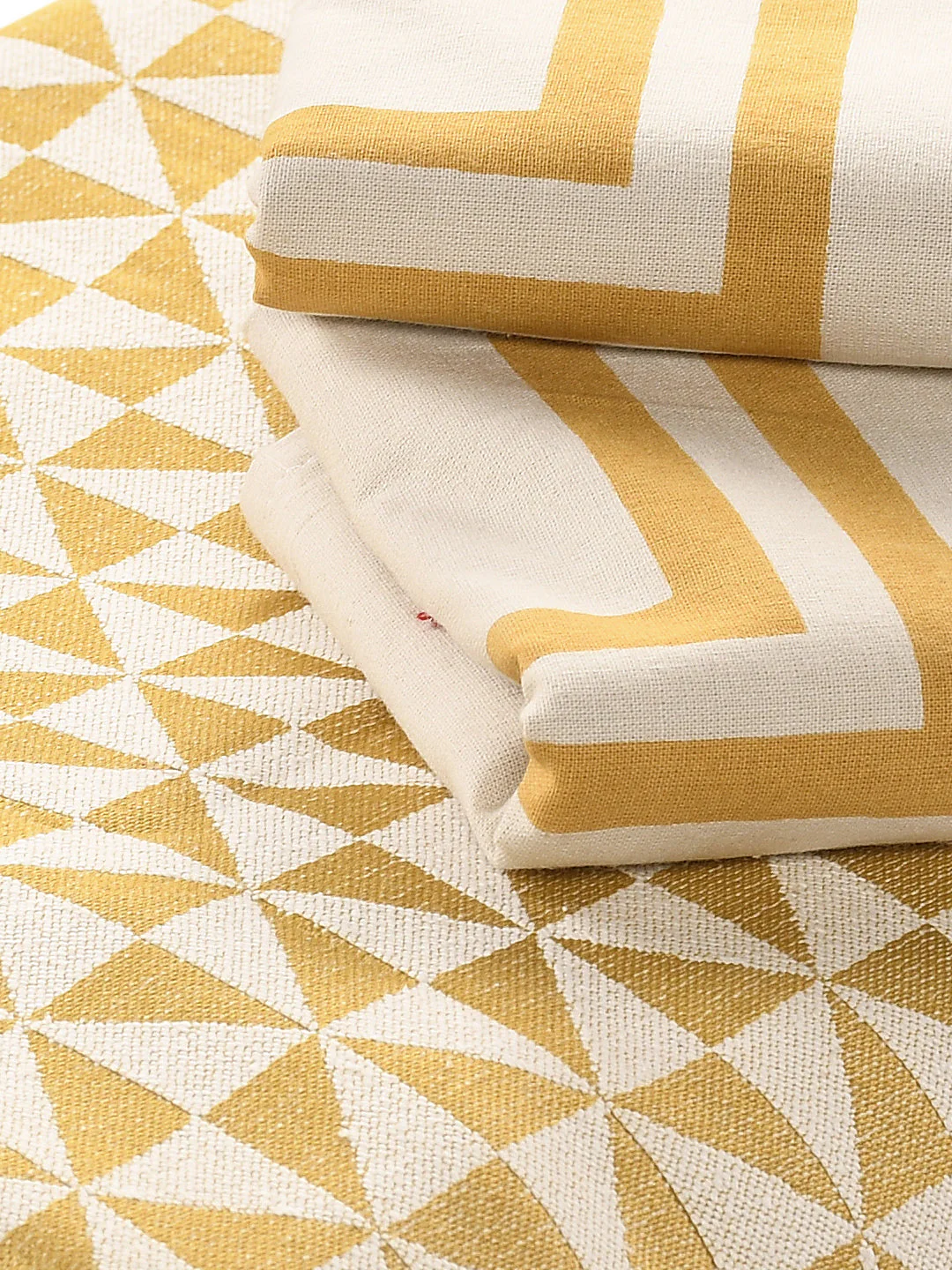 Firki Damask Cotton Bed Sheet with 2 Pillow Covers - Image 14