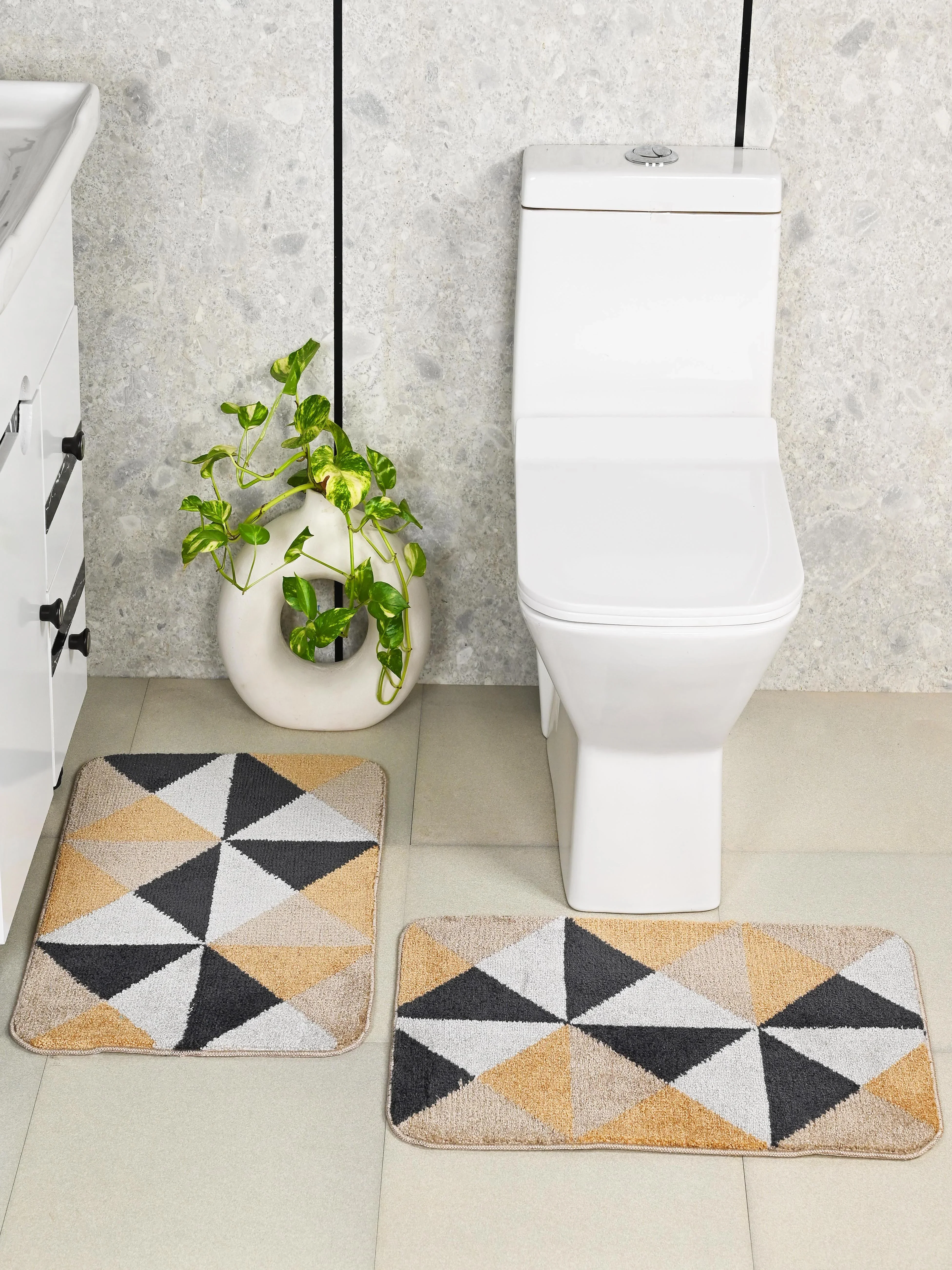 MOVE Soft Anti-Slip Bathmat – Plush Comfort with Durable Grip Base